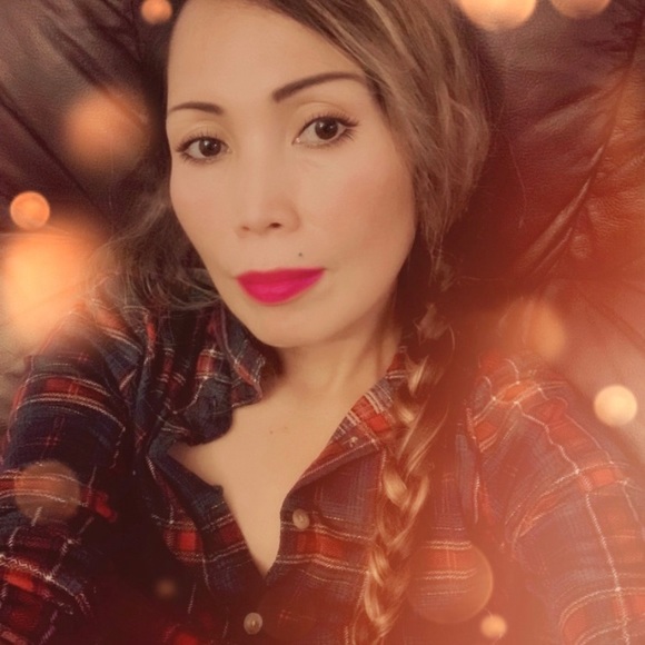 Meet your Posher, Tessa - Picture 1 of 2